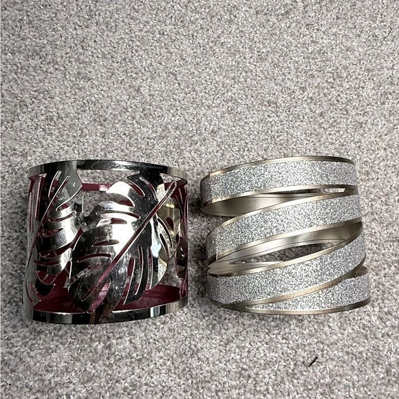 Bath & Body Works 3-Wick Candle Holders and soap covers snowman– Set of 4 Silver - Picture 2 of 7